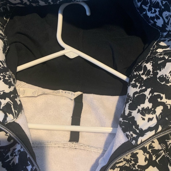 LULULEMON ATHLETICA Hoodie ZipUp jacket. Heavyduty Thick jacket- cold weather!! - Picture 6 of 12